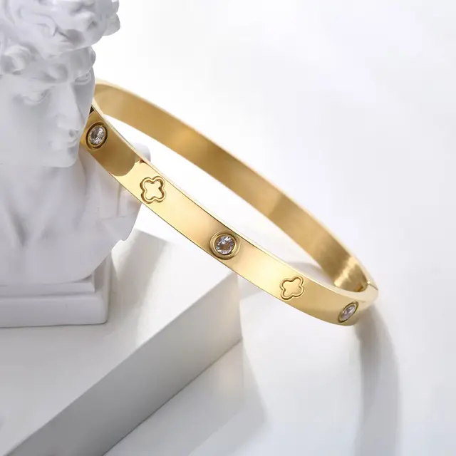 Clover - Gold Bangle