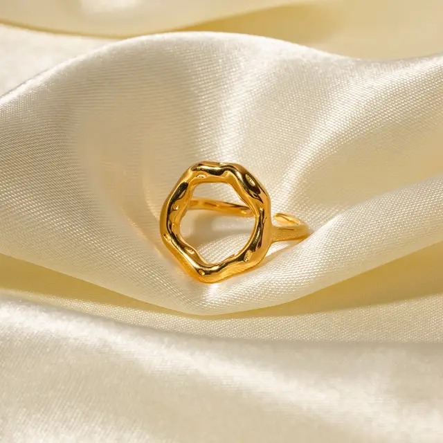 Twisted Hoop - Ring