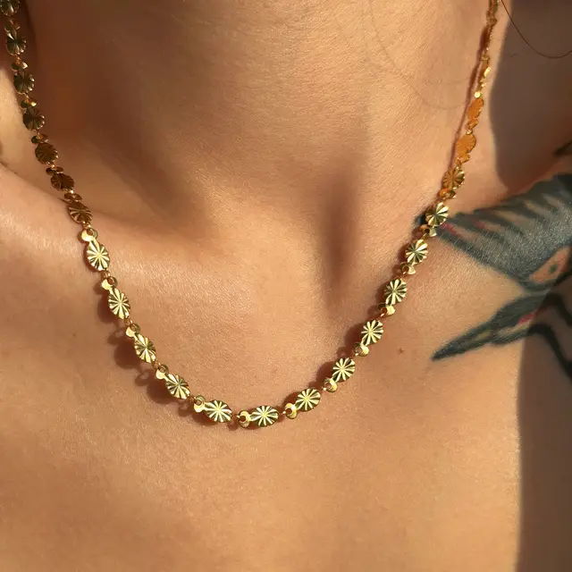 سلسلة من الزهور - قلادة