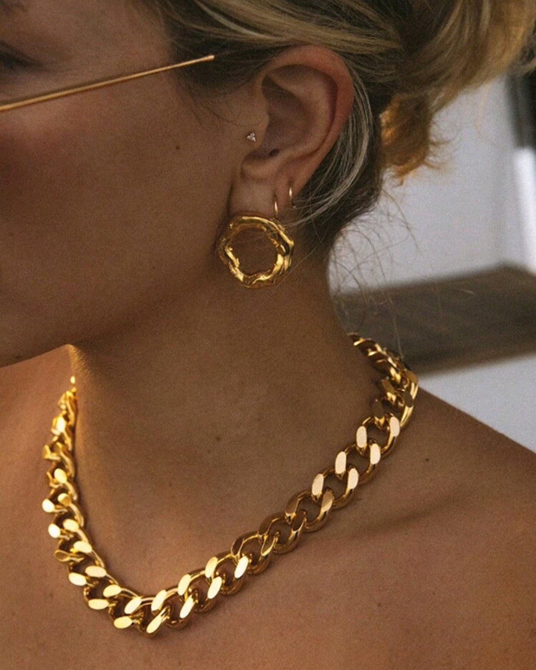 Little Twisted Hoop - Earrings