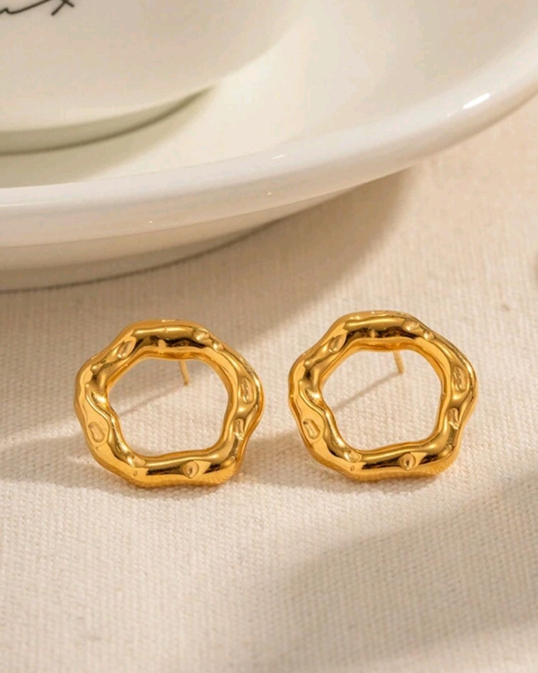 Little Twisted Hoop - Earrings