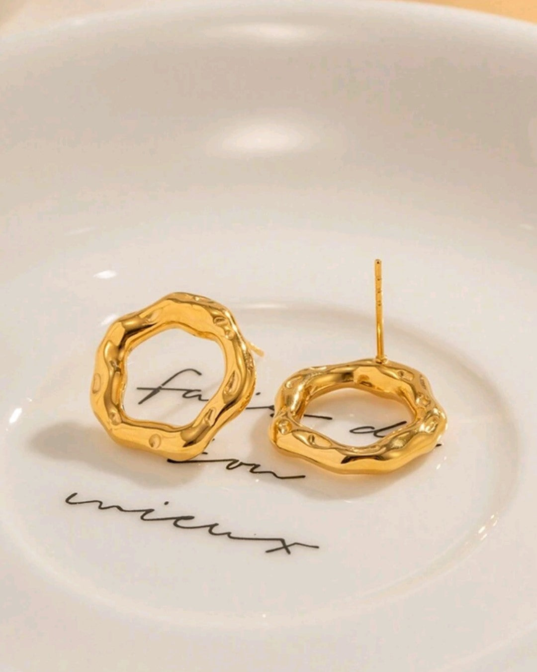 Little Twisted Hoop - Earrings