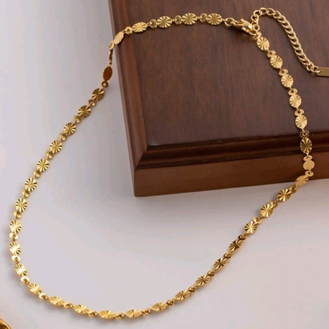 سلسلة من الزهور - قلادة