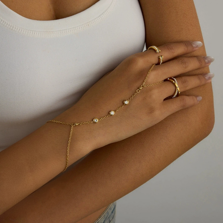 Como Studded Hand Chain